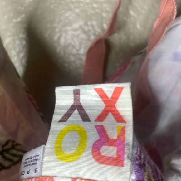 Roxy Top - Picture 3 of 3